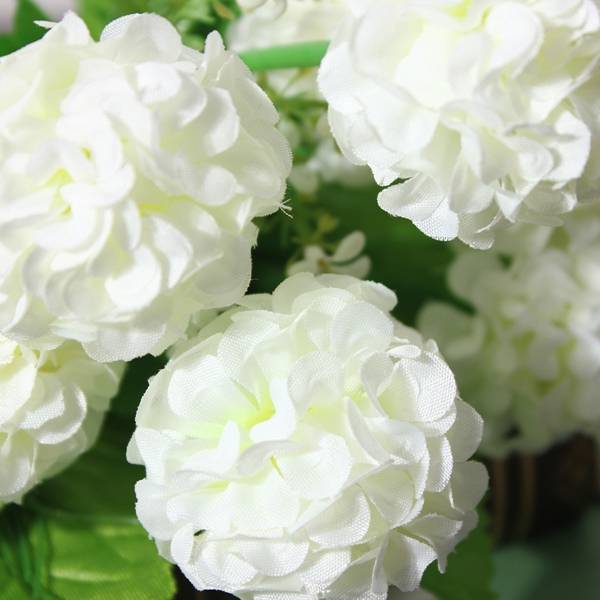 Long-lasting faux silk flower arrangement | Petra Shops