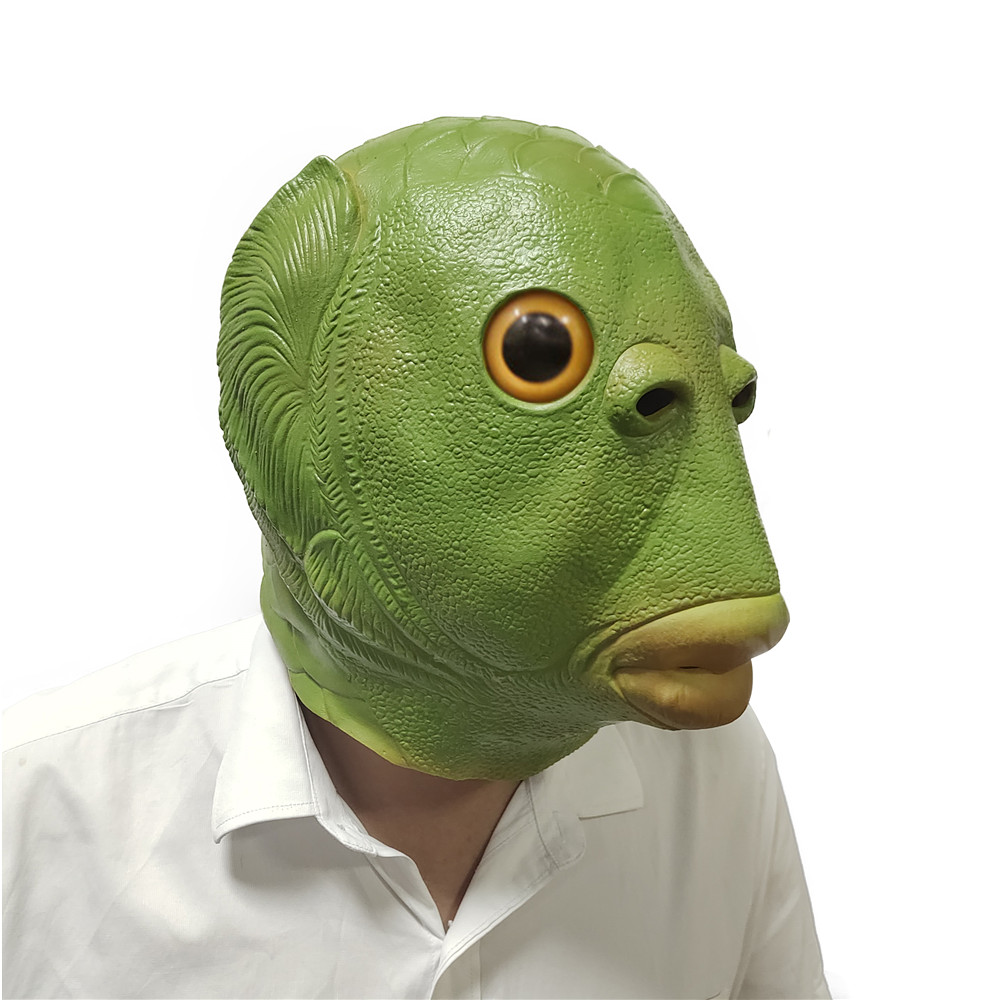 Человек зеленая маска. Резиновая маска рыбы. Маска рыбка. Голова рыбы.